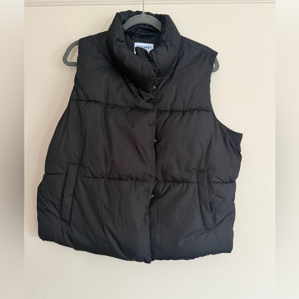 Old Navy Black Puffer Vest